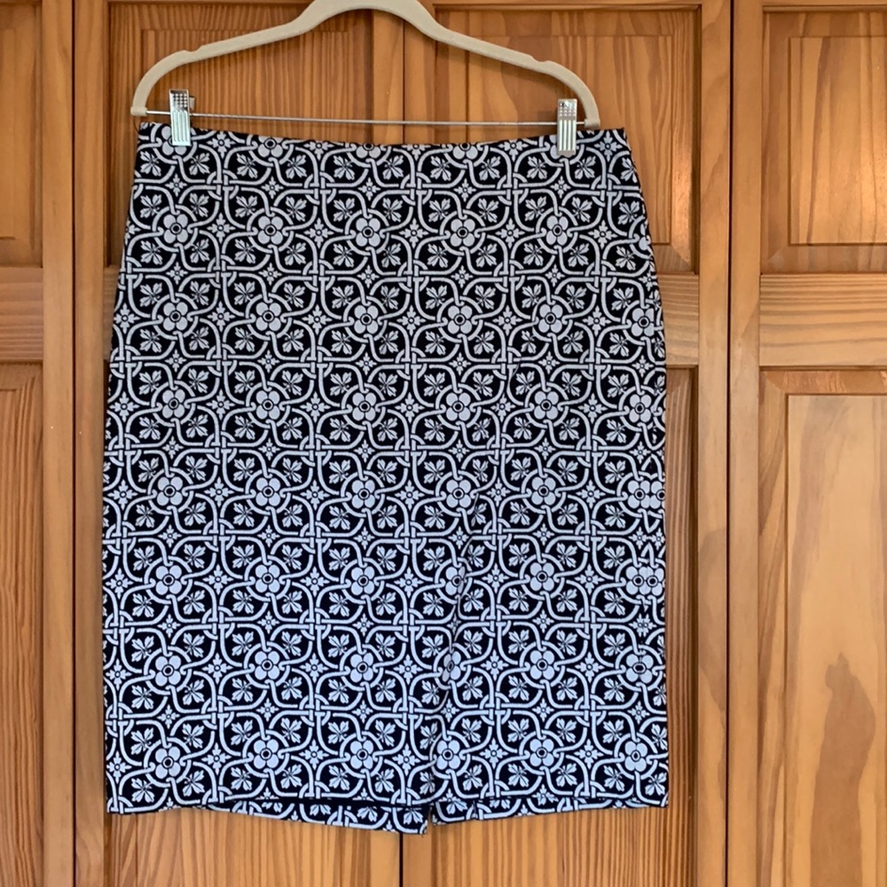Talbots Navy and White skirt